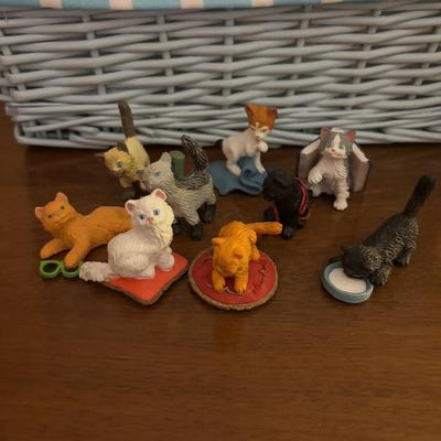 LOT 96: Happy Spring Collection: Beanie Babies, Barbie, Kelly Club, Kitty in My Pocket