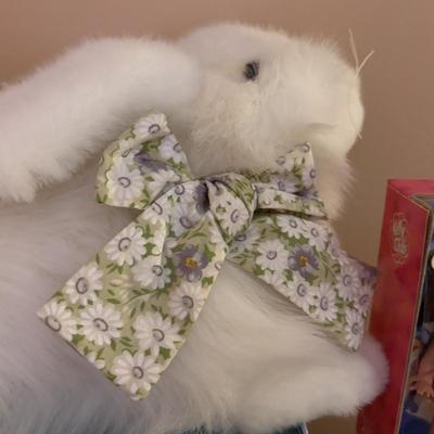 LOT 96: Happy Spring Collection: Beanie Babies, Barbie, Kelly Club, Kitty in My Pocket