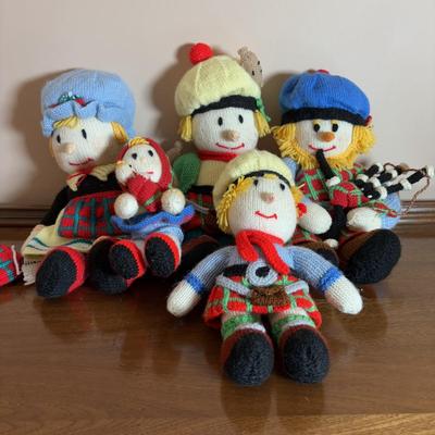 LOT 103: Scottish Bagpipe Chanter Kit, Junior Bagpipes, Tally Ho Scotty Dog Cardigan Sweater, Scottish Santa, & Knitted MacScarecrow...