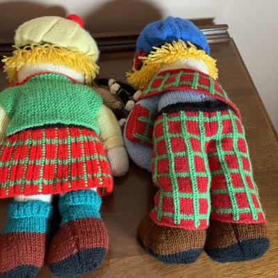 LOT 103: Scottish Bagpipe Chanter Kit, Junior Bagpipes, Tally Ho Scotty Dog Cardigan Sweater, Scottish Santa, & Knitted MacScarecrow...
