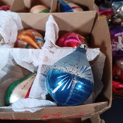 LOT 188: Collection of Vintage Christmas Glass Bulbs - Shiny Brites and More