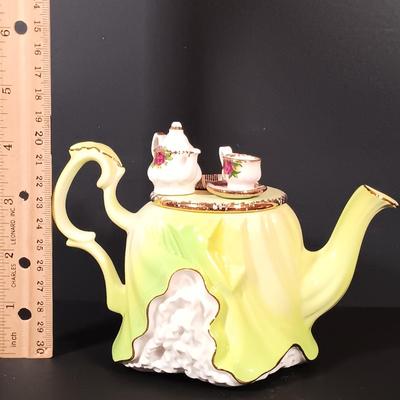 LOT 189: Royal Albert Old Country Roses Tea Pots. Jam Jar, Cracker Tray & More