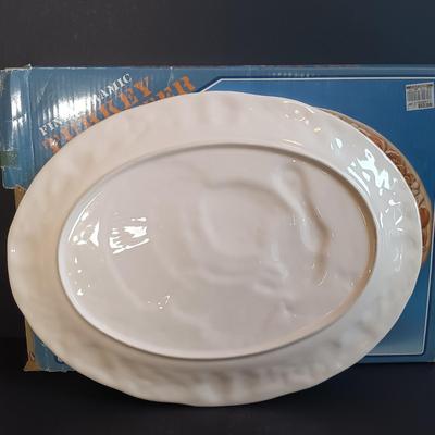 LOT 191: Harvest Themed Kitchenware and Home Decor