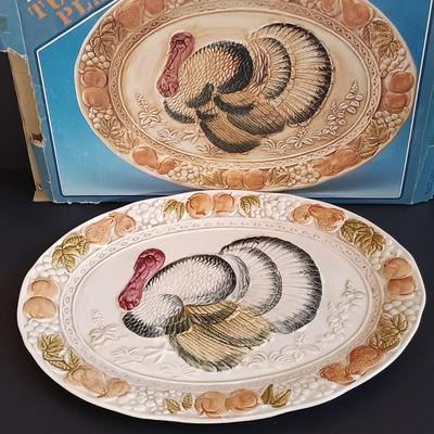 LOT 191: Harvest Themed Kitchenware and Home Decor