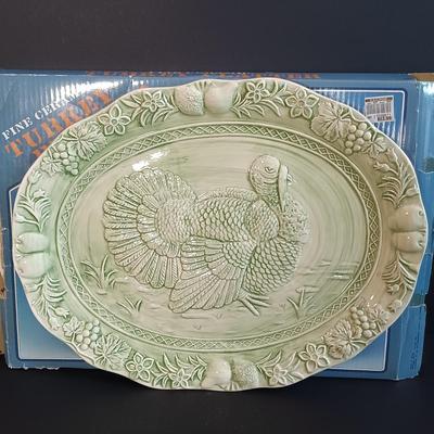 LOT 191: Harvest Themed Kitchenware and Home Decor