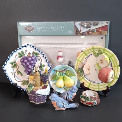 LOT 192: Bella Casa by Ganz Fruit Art Plates, Berkley Jenson Serving Platter, Coyne's Co. Picnic Basket Cheese Knife Set & More