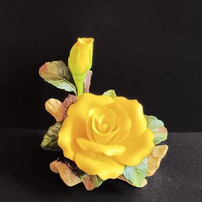 LOT 194: Royal Albert Moonlight Rose Rosebud Candle Holders, Lillian Vernon Porcelain Red Rose & Porcelain Yellow Rose Marked 1999 YH