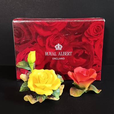 LOT 194: Royal Albert Moonlight Rose Rosebud Candle Holders, Lillian Vernon Porcelain Red Rose & Porcelain Yellow Rose Marked 1999 YH