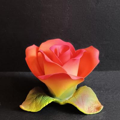 LOT 194: Royal Albert Moonlight Rose Rosebud Candle Holders, Lillian Vernon Porcelain Red Rose & Porcelain Yellow Rose Marked 1999 YH