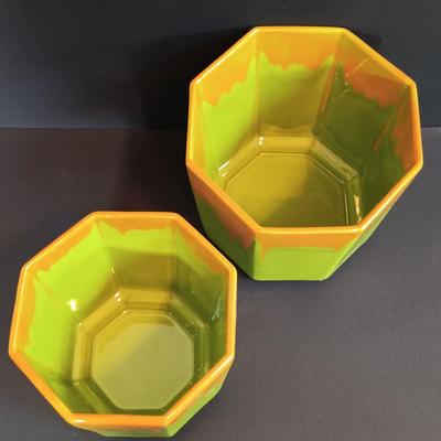 LOT 196: Vintage Art Pottery, Pol-O-Craft Nail Art & More