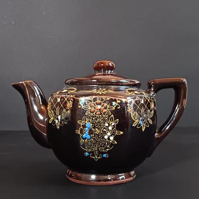 LOT 197: Denby 'Nevva Drip' Teapot with Set of (3) Redware Teapots