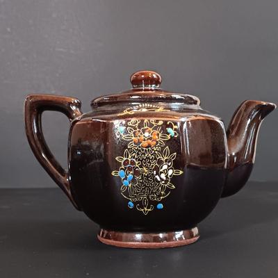 LOT 197: Denby 'Nevva Drip' Teapot with Set of (3) Redware Teapots