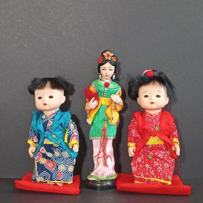 LOT 198: Vintage Embroidered Tapestry, Tourist Dolls, Chinese Paper Art & Mini Dragon Pottery