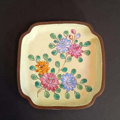 LOT 200: Bambergers Stone Pink Floral Bonsai Tree with Small Art Plates