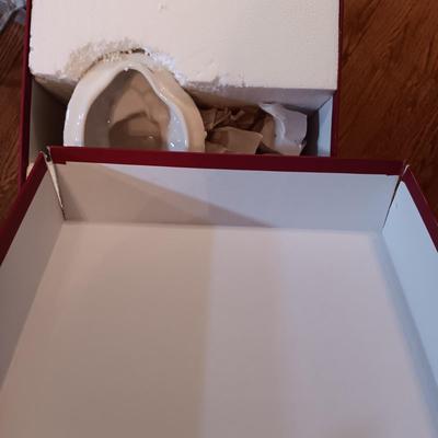 LOT 203: Waterford Holiday Heirlooms Georgian Santa Cookie Jar