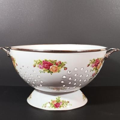 LOT 205: Royal Doulton Old Country Rose Tile Tray and Trivet, Royal Albert Holiday Chip and Dip Plate and Colander