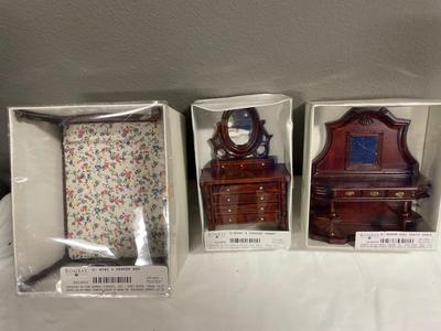 Bombay dollhouse poster bag, four drawer, chest and vanity