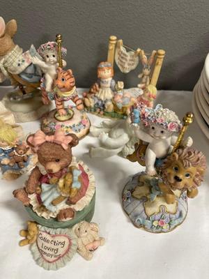 Gentle expressions and heart tugs figurines