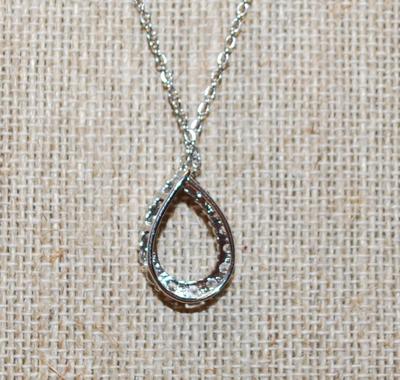 Overlapping Oval Diamond Style PENDANT (¾" x ½") on a Silver Tone Necklace Chain 17" L