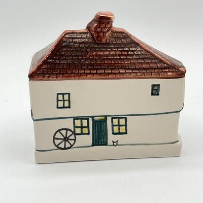 LOT 202K: Hazle Ceramics Dickens - Ye Olde Curiosity Shoppe and More