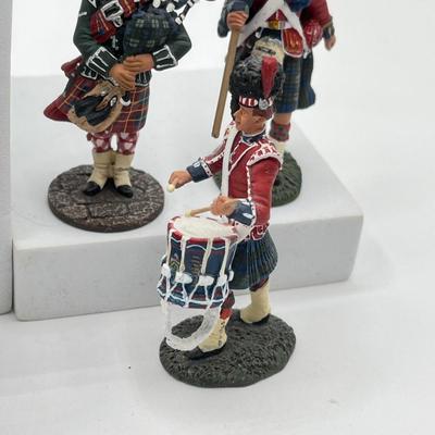 LOT 203K: Metal Toy Soldier British Figurines