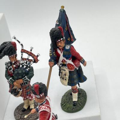 LOT 203K: Metal Toy Soldier British Figurines