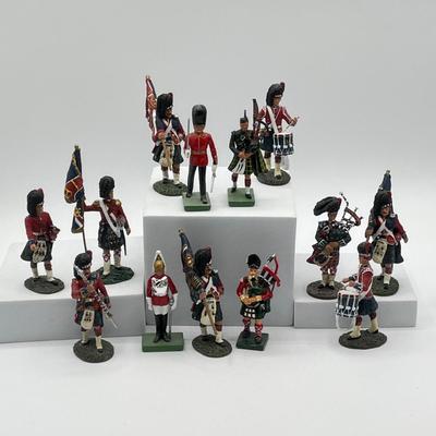 LOT 203K: Metal Toy Soldier British Figurines