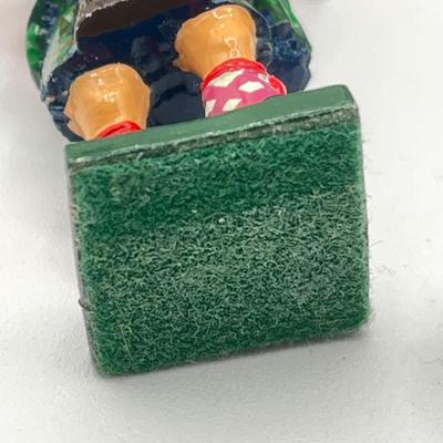 LOT 203K: Metal Toy Soldier British Figurines