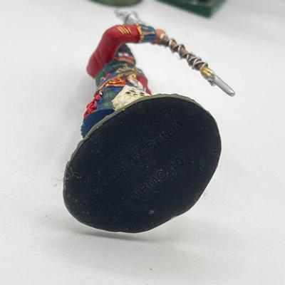 LOT 203K: Metal Toy Soldier British Figurines