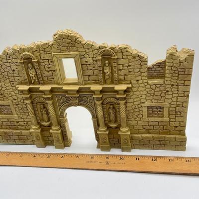 LOT 204K: King & Country Remember the Alamo Metal Toy Soldier Figurine Set