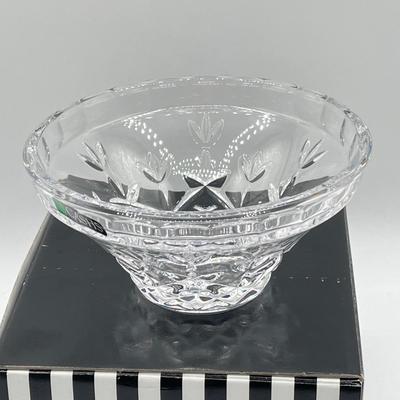 LOT 220K: Irish Crystal and Pottery - Belleek Vase, Waterford and Cash's Crystal