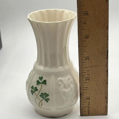 LOT 220K: Irish Crystal and Pottery - Belleek Vase, Waterford and Cash's Crystal