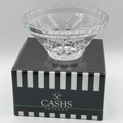 LOT 220K: Irish Crystal and Pottery - Belleek Vase, Waterford and Cash's Crystal