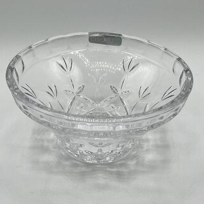 LOT 220K: Irish Crystal and Pottery - Belleek Vase, Waterford and Cash's Crystal