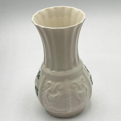 LOT 220K: Irish Crystal and Pottery - Belleek Vase, Waterford and Cash's Crystal
