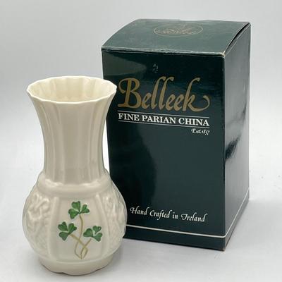 LOT 220K: Irish Crystal and Pottery - Belleek Vase, Waterford and Cash's Crystal