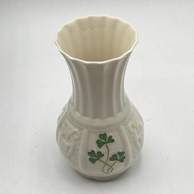 LOT 220K: Irish Crystal and Pottery - Belleek Vase, Waterford and Cash's Crystal