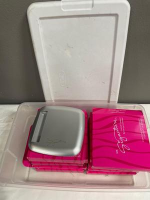 Small tote of Mary Kay compact