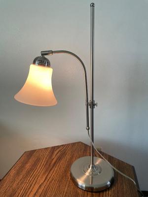 Vintage 6 sided end table and lamp