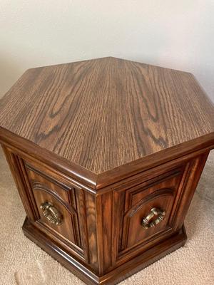 Vintage 6 sided end table and lamp