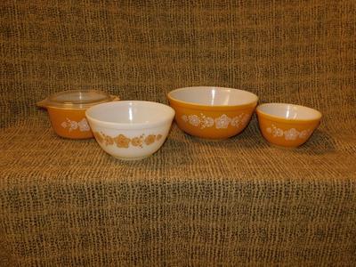 Vintage PYREX “Butterfly Gold” Mixing Bowls &amp; Covered Dish w/ Lid