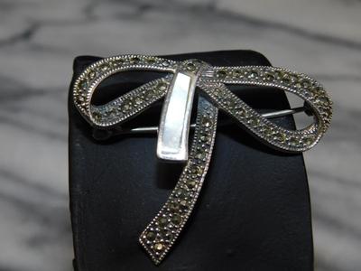 925 Sterling Brooch w/ Marcasite and Mother of Pearl, 9.1g