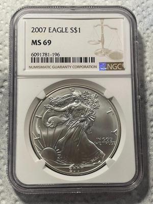 NGC CERTIFIED 2007 MS69 SILVER EAGLE DOLLAR AS PICTURED. FREE DOMESTIC SHIPPING.