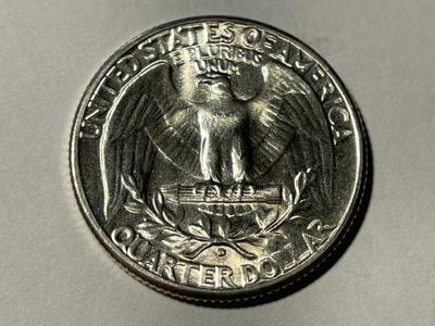 1945-D CHOICE BRILLIANT UNCIRCULATED CONDITION WASHINGTON SILVER QUARTER AS PICTURED. FREE DOMESTIC SHIPPING.