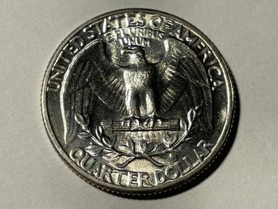 1943-P UNCIRCULATED CONDITION WASHINGTON SILVER QUARTER AS PICTURED. FREE DOMESTIC SHIPPING.