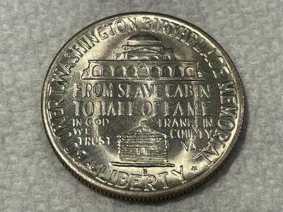 1946-S BU CONDITION LIGHTLY TONED BOOKER T. WASHINGTON COMMEMORATIVE SILVER HALF DOLLAR AS PICTURED. FREE DOMESTIC SHIPPING.