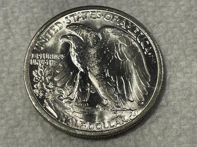 (COIN-2) 1946-S CHOICE BU FROM AN ORIGINAL ROLL WALKING LIBERTY SILVER HALF DOLLAR. FREE DOMESTIC SHIPPING.
