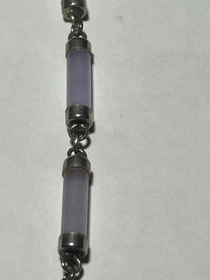 Vintage Preowned Sterling Silver Lavender Jade Tub Necklace 17" Long in Good Preowned Condition. FREE DOMESTIC SHIPPING.