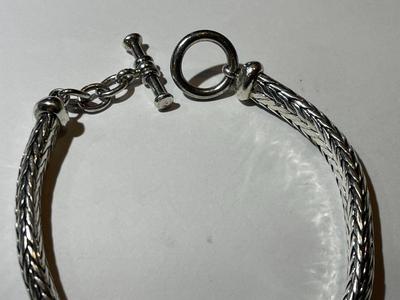 Vintage Sterling Silver Very Heavy Cable Bracelet 8" Long 38.7 Grams TW in Very Good Preowned Condition.