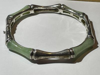 Vintage Sterling Silver Jade/Jadeite Panel Hinged Bangle Bracelet for a Size 8" Wrist in Good Preowned Condition.